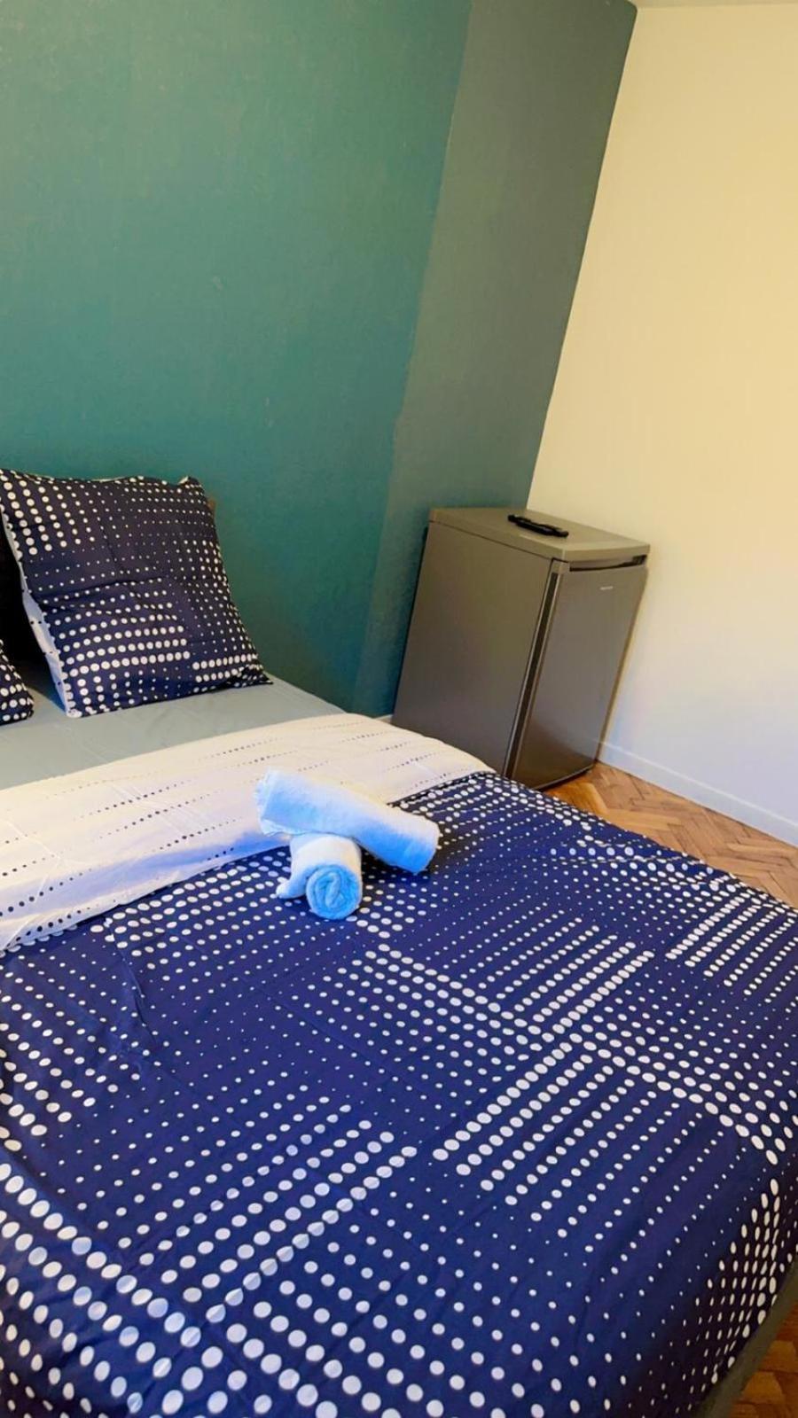 Mini-Studio Avec Kitchenette Ou Chambre Confort Avec Frigo Et Tv - Parking En Option Sur Resa ! Chaville Exterior foto